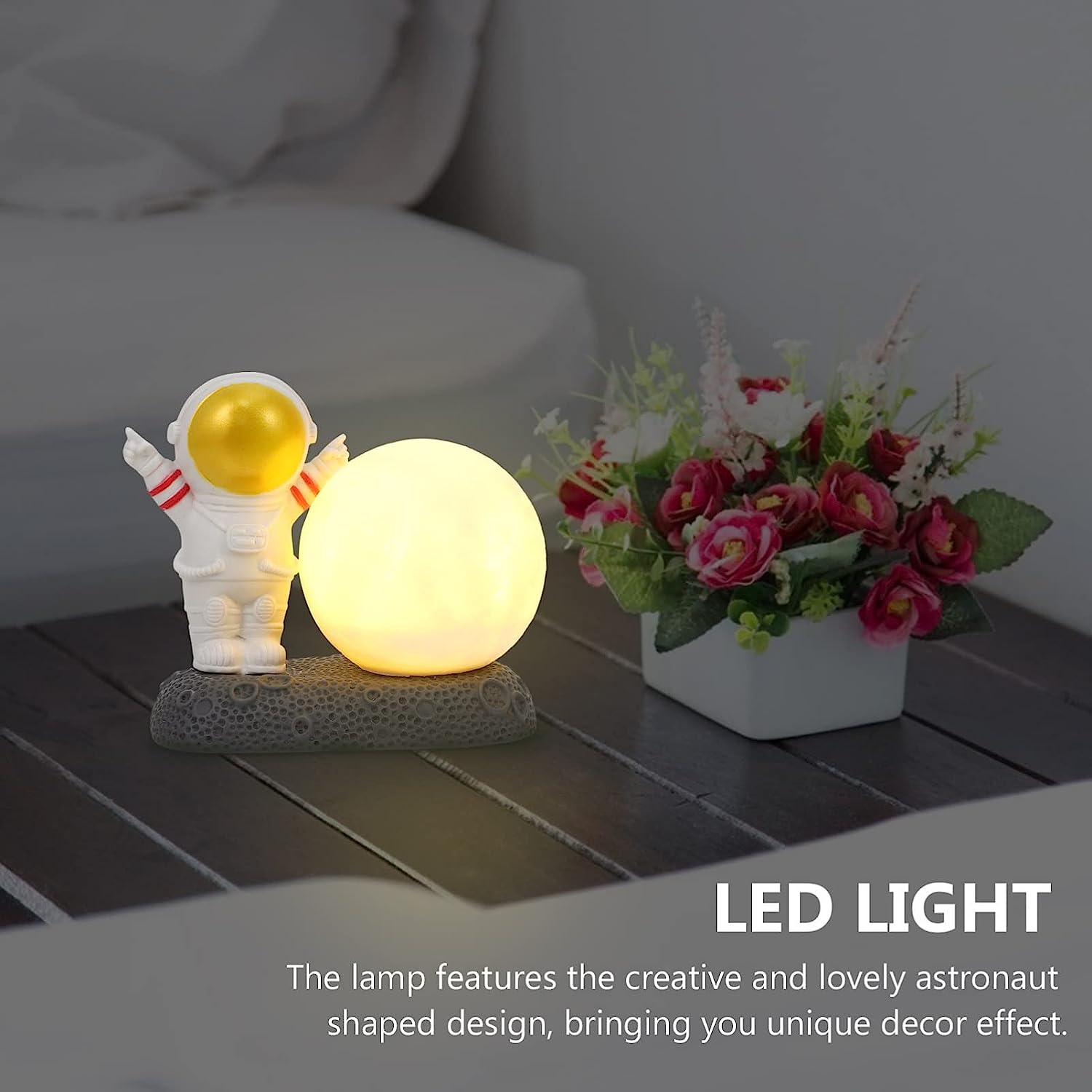 2 pcs Astronaut Night Light Moon Lamp: 3D Golden Spaceman Figure LED Bedroom Lamp Resin USB Table Light for Child Boy Girls Kids Room Present